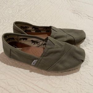 TOMS women’s olive green 6.5